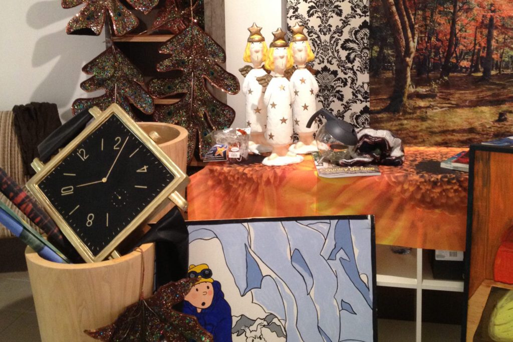 Eindrücke von unserem Hofmarkt in (Flohmarkt) - zum Thema Weihnachten wurden viele Deko Accessoires ausgestellt.