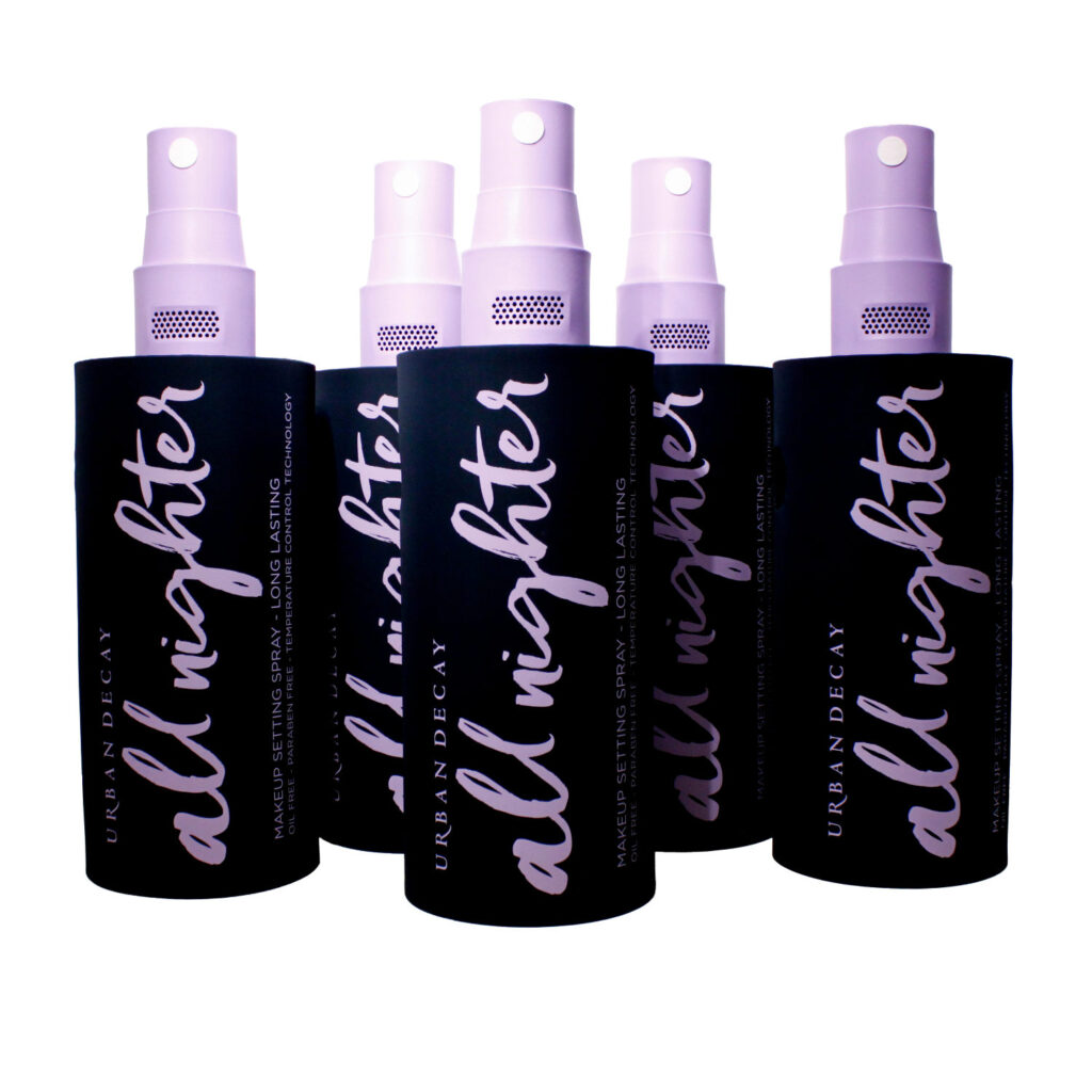 Promotion Kostüme hergestellt für Urban Decay. Überdimensionale Spray Flaschen schwarz mit fliederfarbene Schrift. Deckel ebenso Fliederfarben.